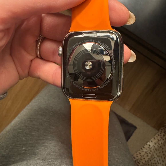 Hermes Apple Watch 5 series 44mm (watch band is not Hermes) - Picture 4 of 12